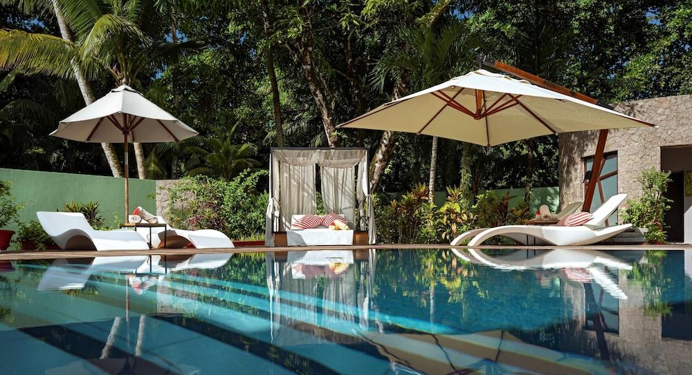 Avani Barbarons Seychelles Resort Grand Anse  Exterior foto